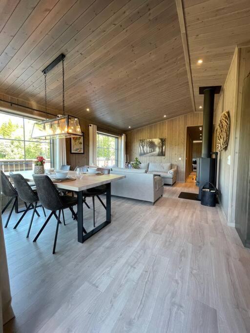 Ferienhaus Ny Og Moderne I Stryn. Solrik Plassering