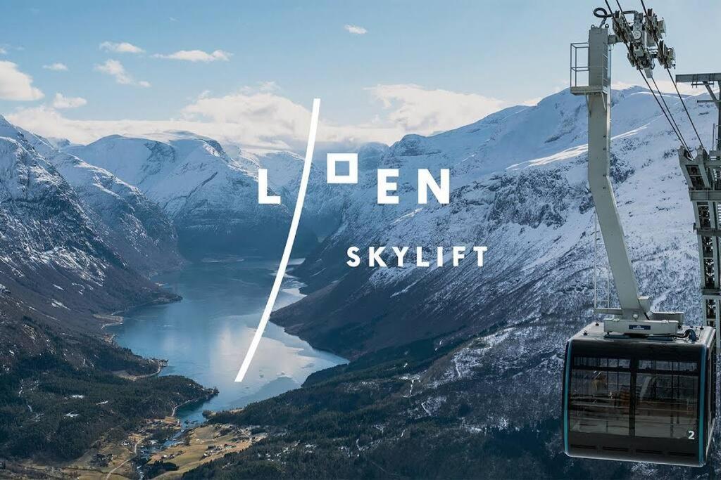 Ny Og Moderne I Stryn. Solrik Plassering * Stryn